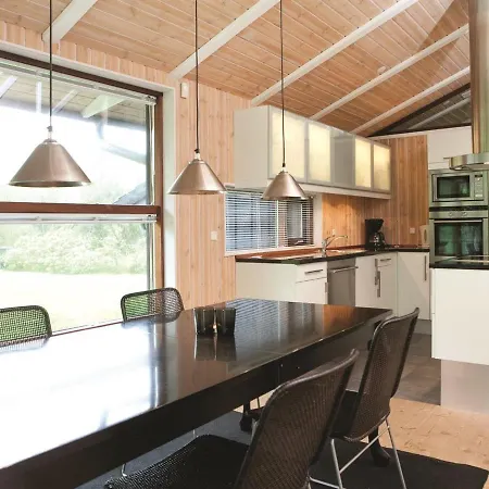 Emeli - 1-3km From The Sea By Interhome