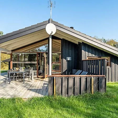 Emeli - 1-3km From The Sea By Interhome