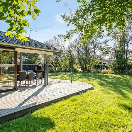 Emeli - 1-3km From The Sea By Interhome